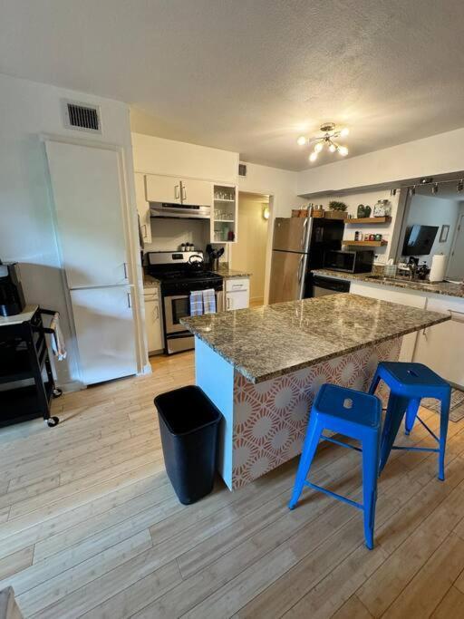 2 Bed With Pool And Creek Views Near Congress Ave Apartment Austin Exterior photo