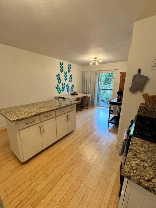 2 Bed With Pool And Creek Views Near Congress Ave Apartment Austin Exterior photo