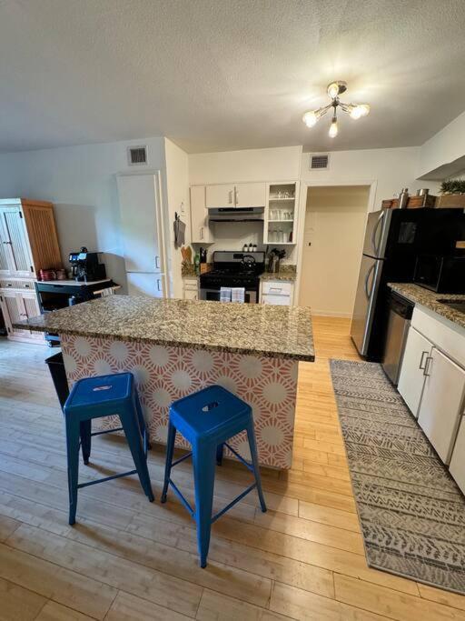 2 Bed With Pool And Creek Views Near Congress Ave Apartment Austin Exterior photo