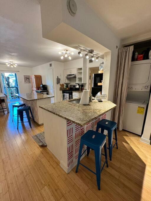 2 Bed With Pool And Creek Views Near Congress Ave Apartment Austin Exterior photo