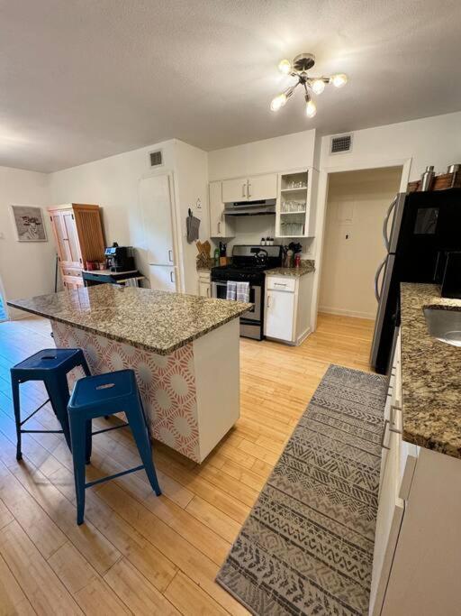 2 Bed With Pool And Creek Views Near Congress Ave Apartment Austin Exterior photo